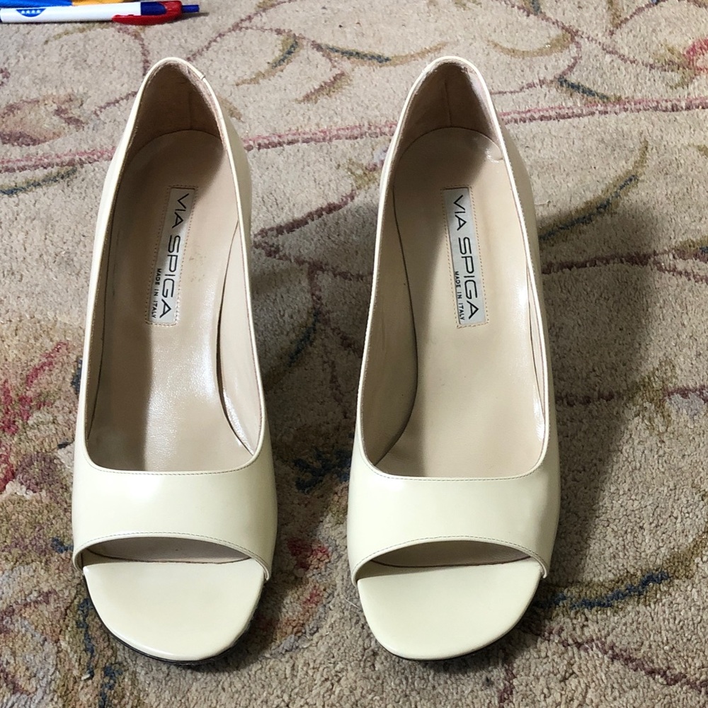 Via Spiga made in Italy slip on beige  Leather Heels Size 91/2